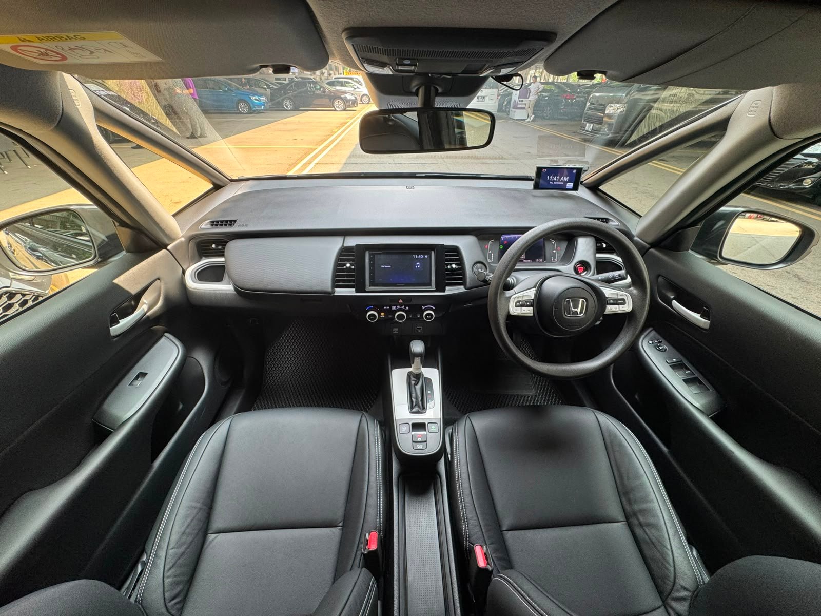 Honda Fit 1.3 Basic Sensing photo 6